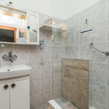 3 Bedroom Pet Friendly In * Mandre