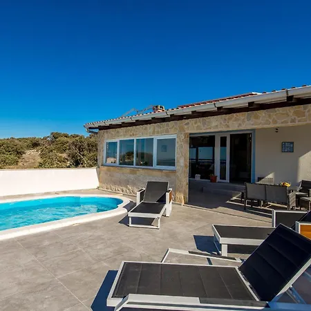 3 Bedroom Pet Friendly In