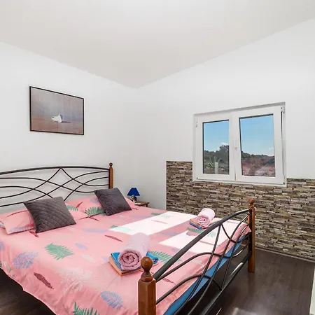 3 Bedroom Pet Friendly In Mandre