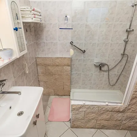 3 Bedroom Pet Friendly In *